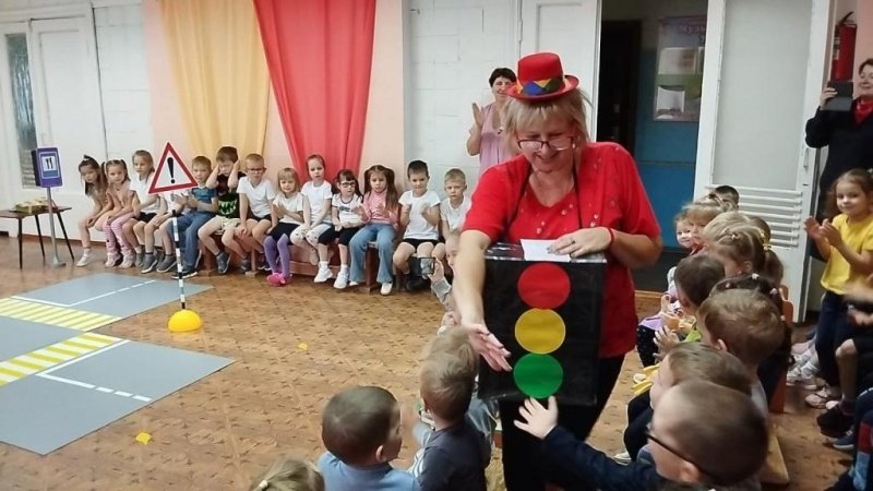 Новгородские дошкольники с помощью сюжетно-ролевых активностей формируют навыки безопасного поведения в транспортной среде