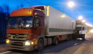 В Новгородской области в результате ДТП пассажир грузового автомобиля получил травмы